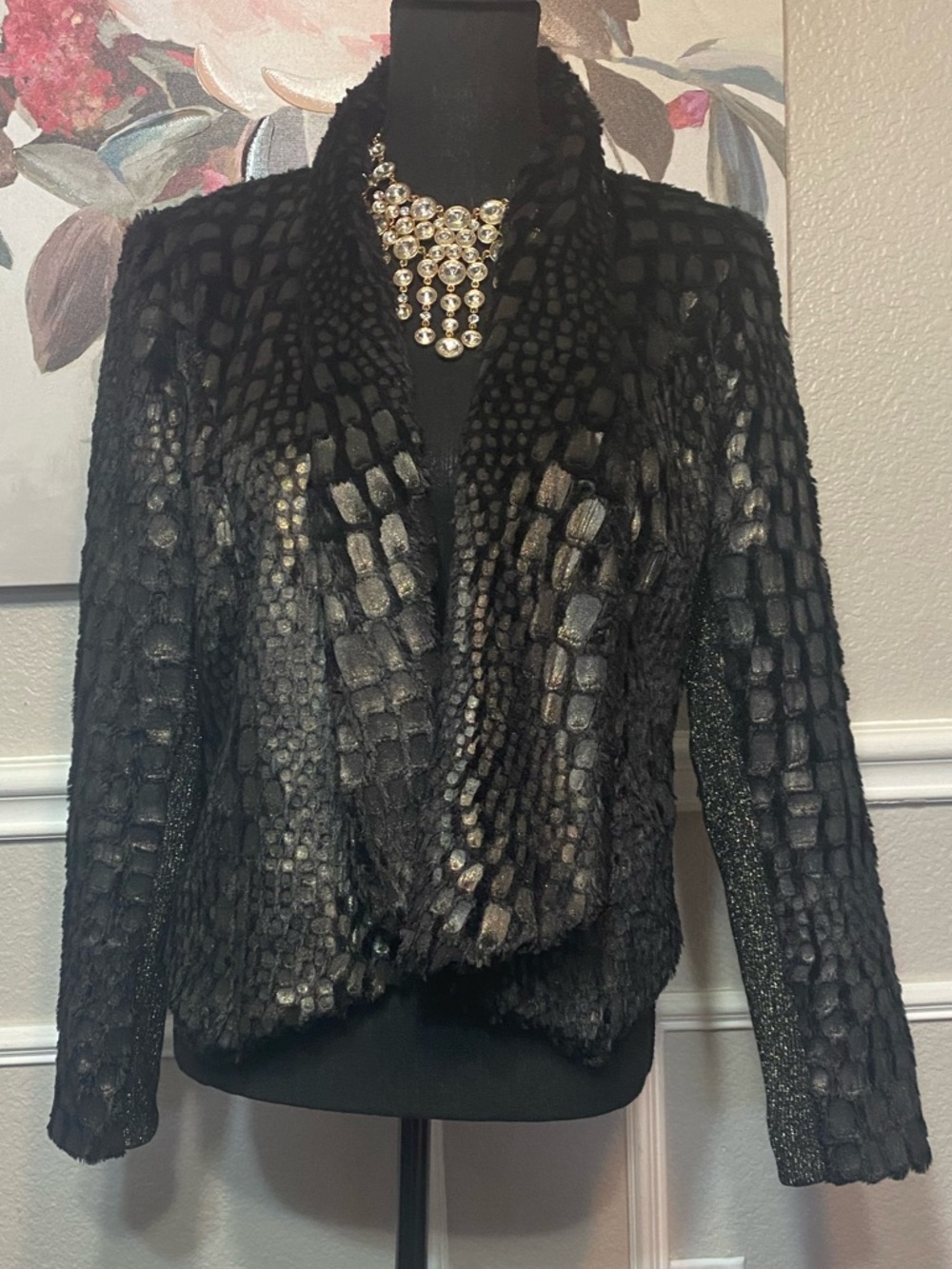 Textured Black Cropped Jacket - Picture 4 of 16